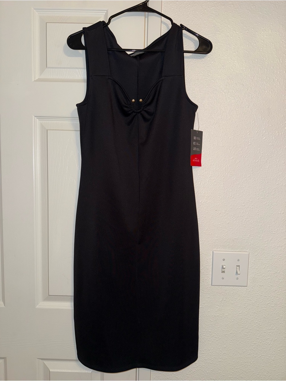 BOLD elements Black Sleeveless Sheath Dress with Front Detail